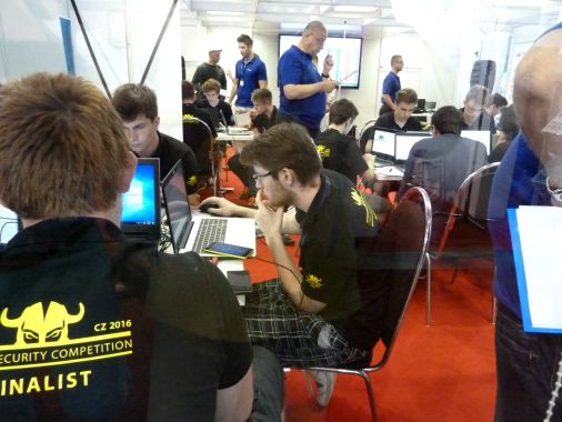 Finále středoškolské soutěže v kybernetické bezpečnosti v Brně 3-1