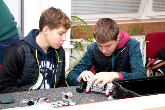 Soutěže PC_ák, S-ROBOT a Elektronika i jinak 2-3