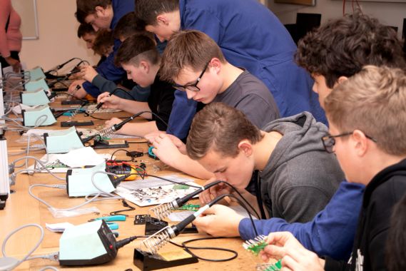 Soutěže PC_ák, S-ROBOT a Elektronika i jinak 4-3