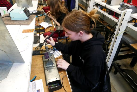 Praktická elektronika 2025 2-1