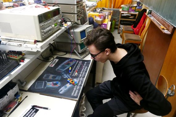Praktická elektronika 2025 3-3