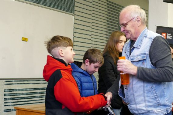 Praktická elektronika 2025 4-1