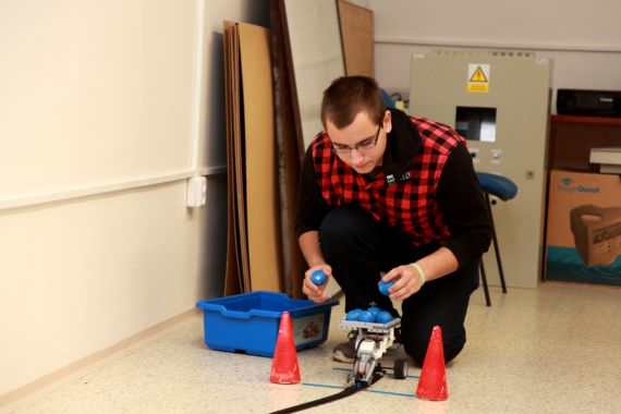 PCák, S-ROBOT a Elektronika i jinak aneb soutěžní den na SPŠE Pardubice 7-2