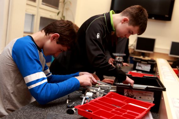 PCák, S-ROBOT a Elektronika i jinak aneb soutěžní den na SPŠE Pardubice 7-3