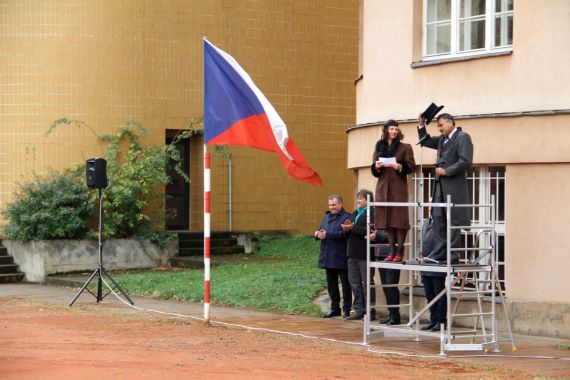 Dobrý den, republiko, a vše nejlepší! 5-2