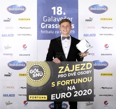 Ondra Slavík dal "Nejkrásnější gól za rok 2019" 1-2
