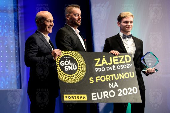Ondra Slavík dal "Nejkrásnější gól za rok 2019" 1-3