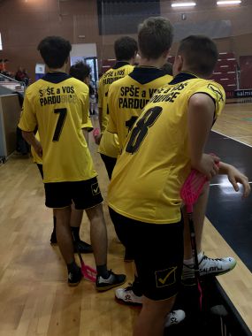 Stříbrní florbalisté 2-3