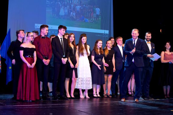 Slavnostní předávání maturitních vysvědčení 5-1