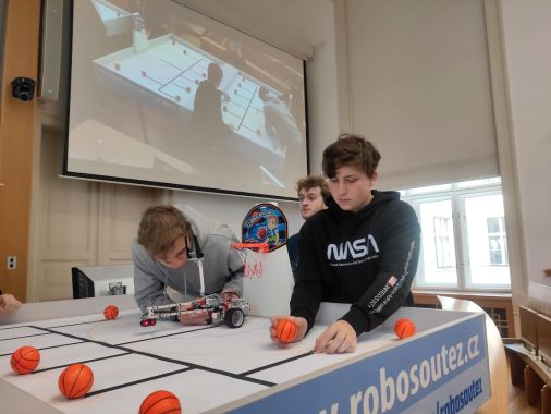 Robosoutěž 2022 na FEL ČVUT - postup týmu Robokoťátka do finálové soutěže 3-1